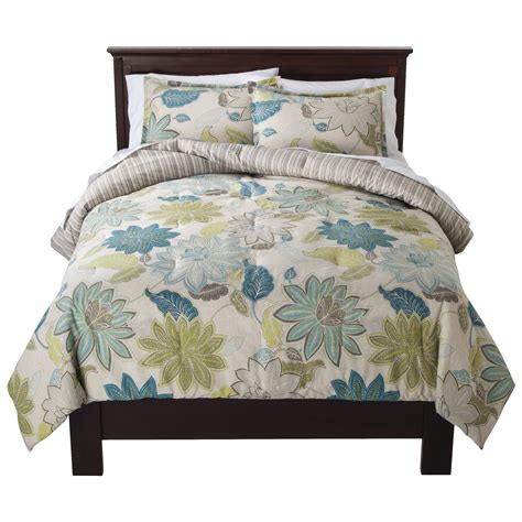 Threshold comforter set - Description. The Cotton Velvet Comforter & Sham Set from Threshold™ is the perfect blend of style and performance. This comforter set includes a soft-filled comforter with an X-stitch pattern for a touch of style while helping to keep the fill in place. Also included are matching standard pillow shams with six-inch envelope closures that help ...